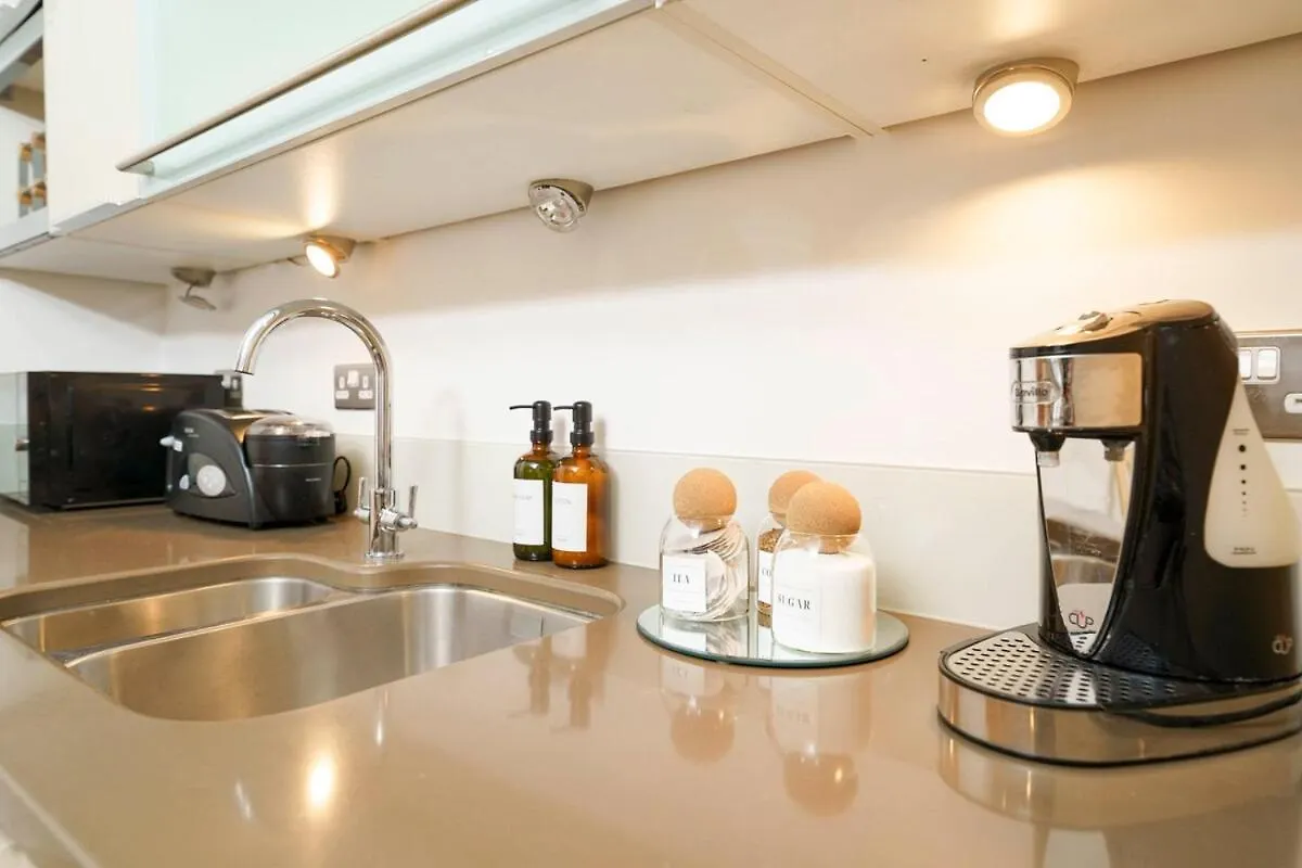 Modern 1Br Zone 1 Aldgate Smart Tvs & Fast Wi-Fi Apartment London