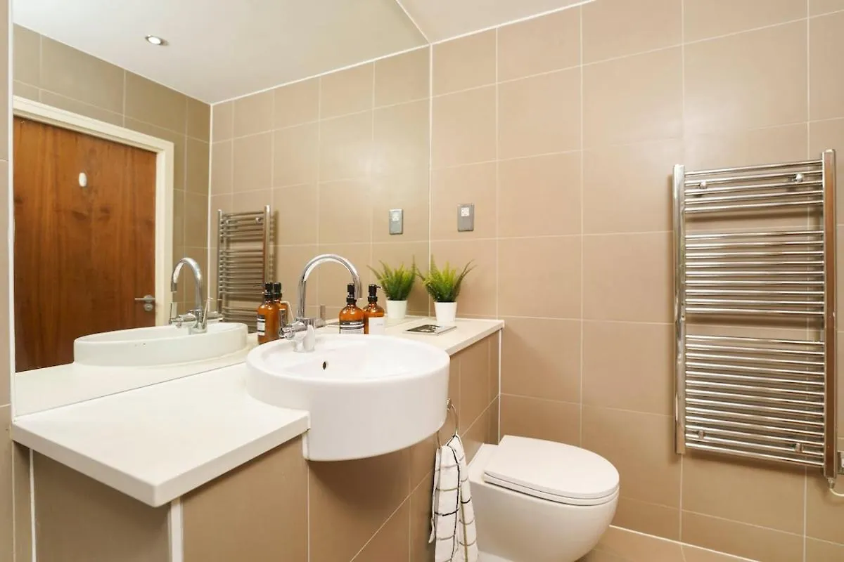 Modern 1Br Zone 1 Aldgate Smart Tvs & Fast Wi-Fi Apartment London