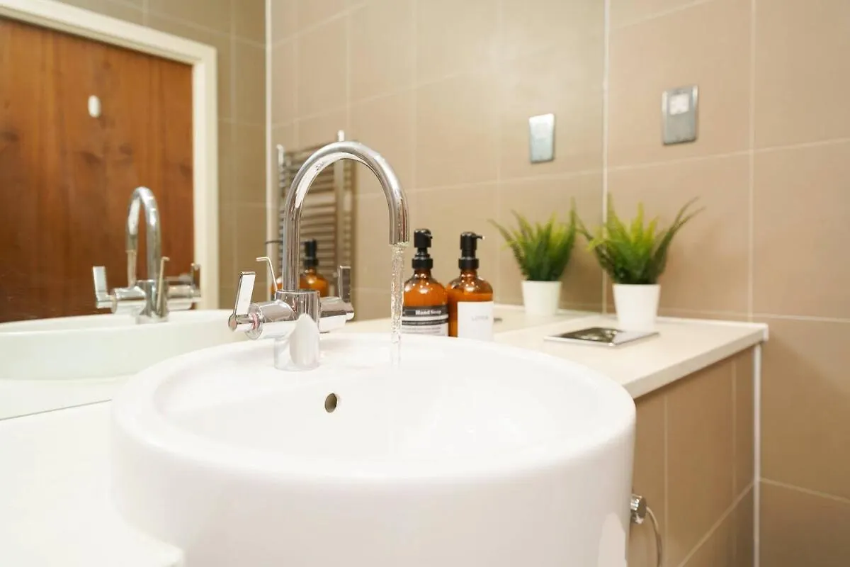 Modern 1Br Zone 1 Aldgate Smart Tvs & Fast Wi-Fi Apartment London 0*,  United Kingdom