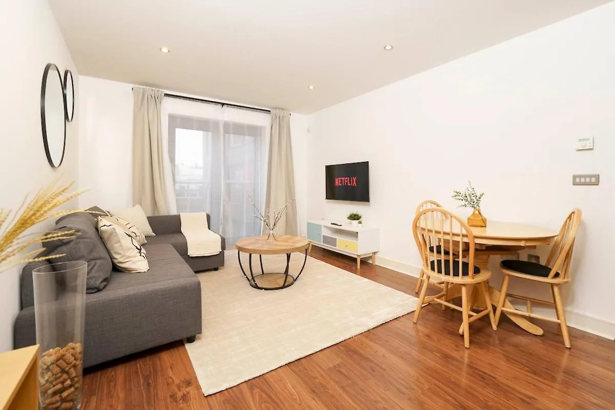 Modern 1Br Zone 1 Aldgate Smart Tvs & Fast Wi-Fi contacts